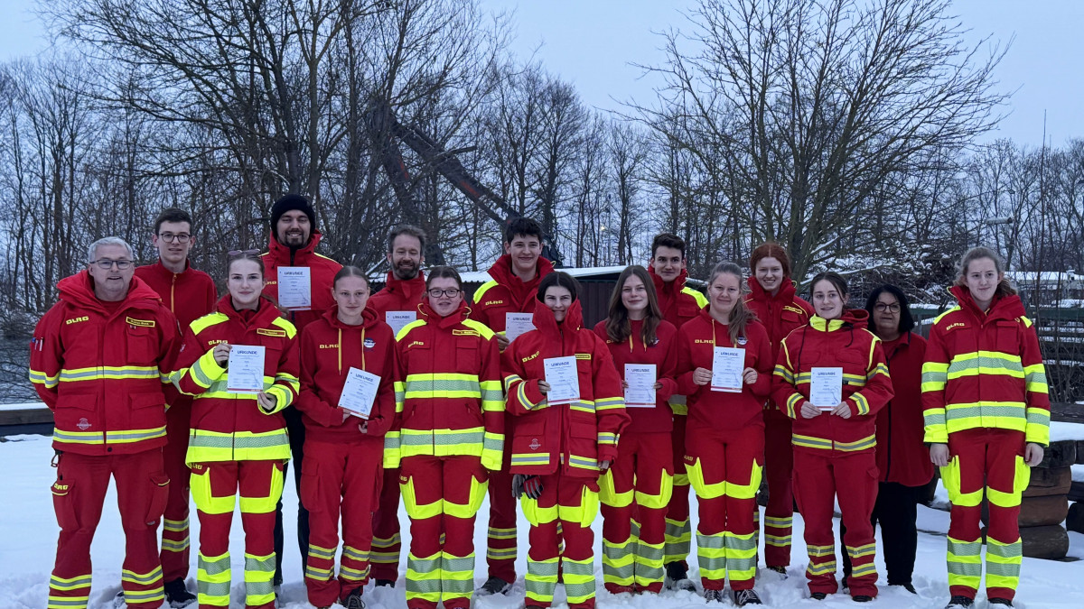 Einsatzbereit-DLRG-Wolfenb-ttel-bildet-Sanit-tshelfer-aus
