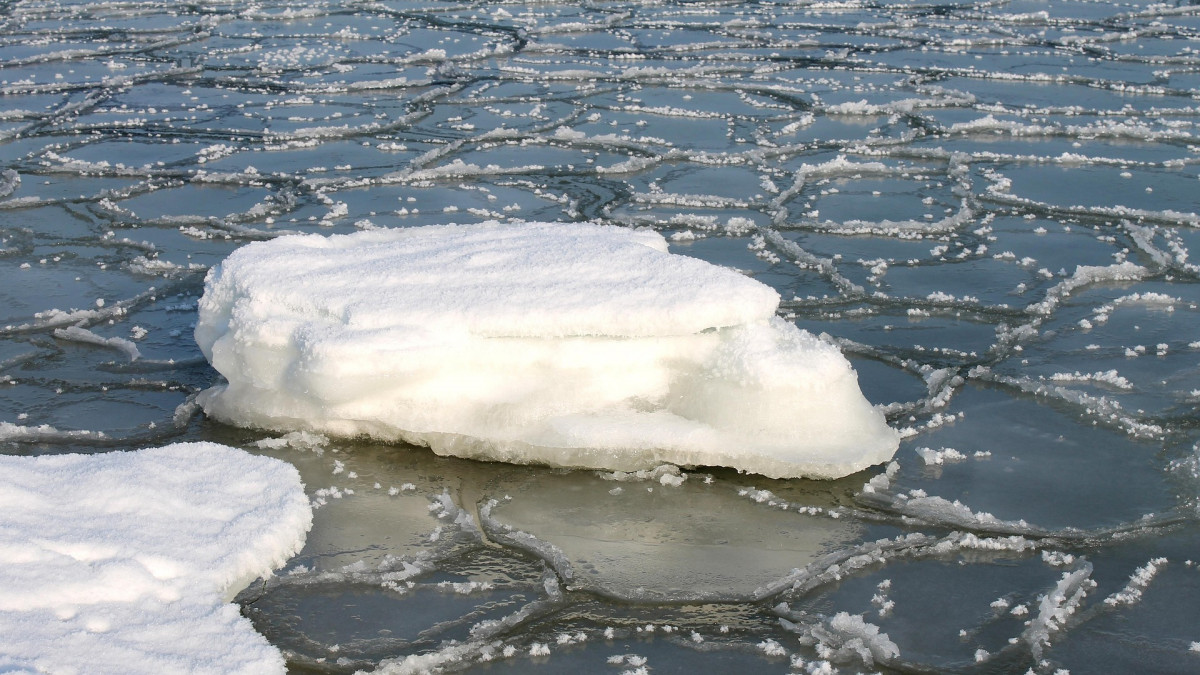Eisbrecher-am-Limit-Wasserstra-en-frieren-zu