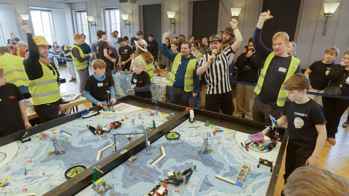 Kreativit-t-trifft-Technik-FIRST-LEGO-League-erobert-Braunschweig