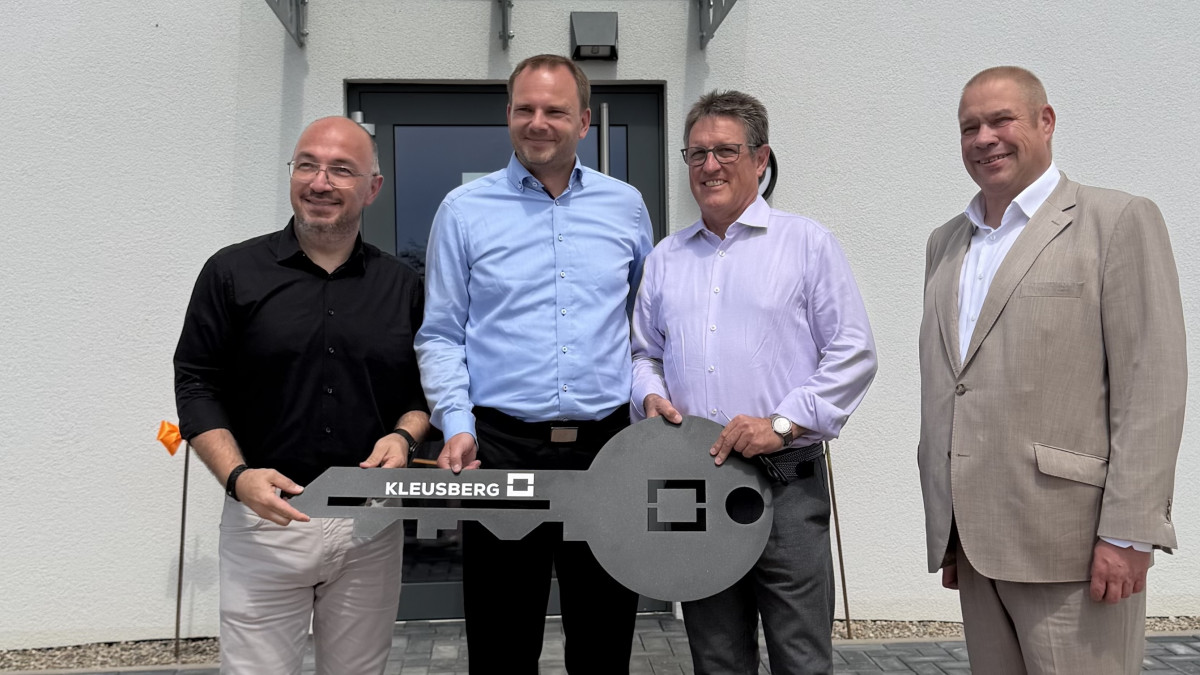 Stra-enbauunternehmen-weiht-neuen-Betriebshof-ein