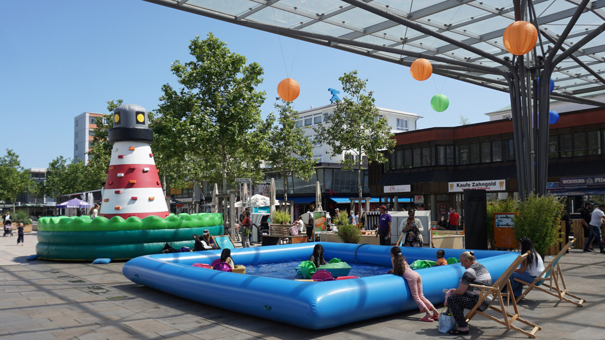Die-Sommer-Atmosph-re-in-der-Stadt-geht-in-die-zweite-Halbzeit
