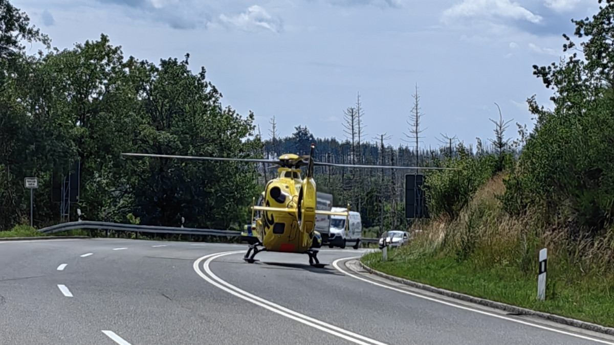 Schwerer-Motorradunfall-im-Harz-Rettungshubschrauber-im-Einsatz