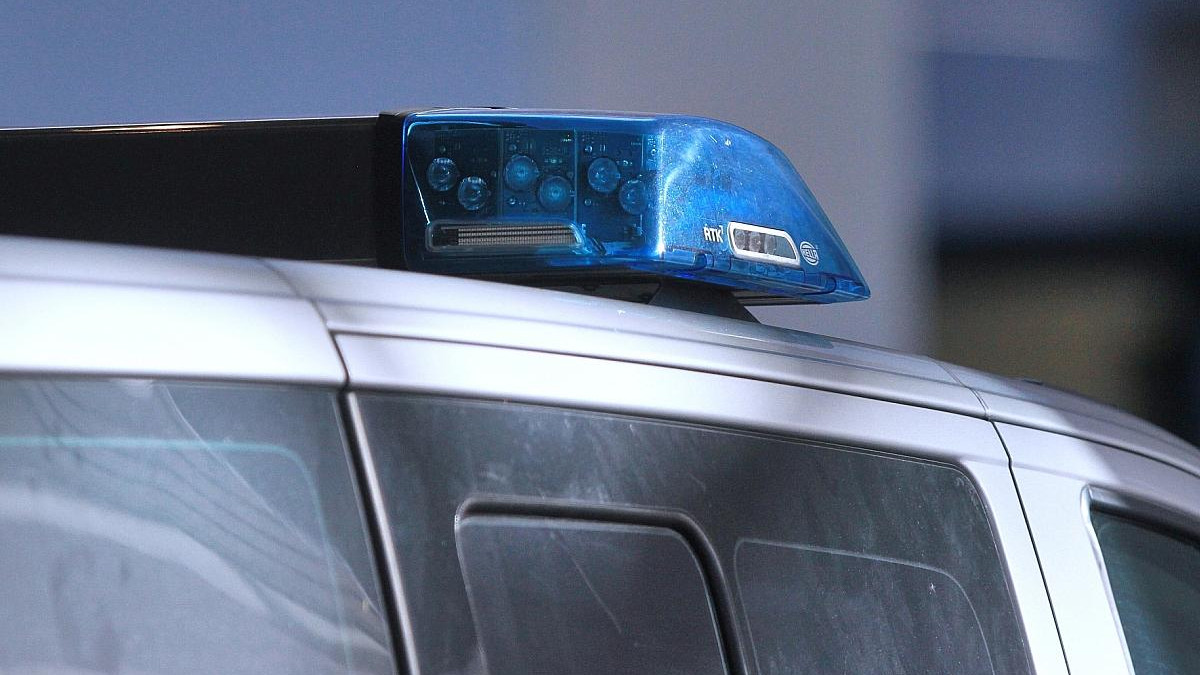 Diebe-klauen-Werkzeuge-aus-Transporter