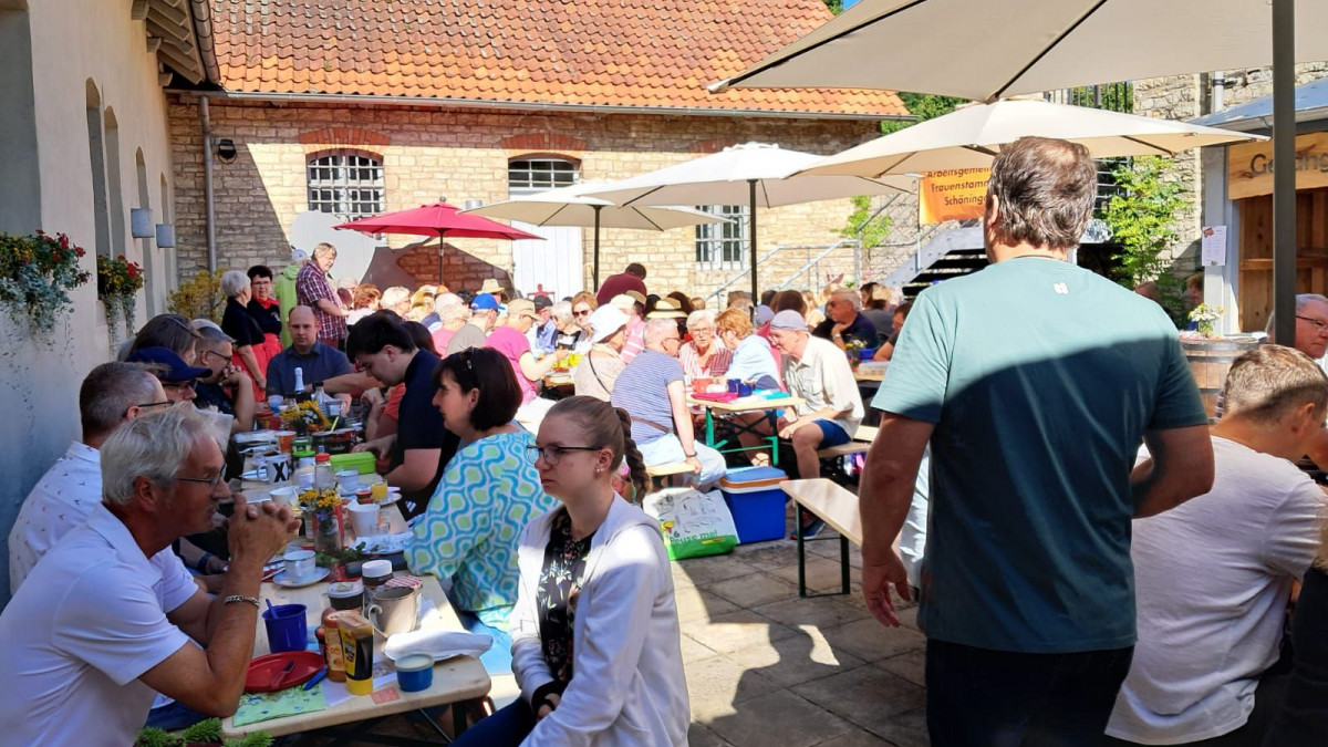 Fr-hst-ck-unter-freiem-Himmel-Diese-Tradition-geht-in-die-n-chste-Runde