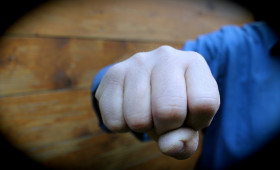 Braunschweig: Mann (63) will Streit in Bus schlichten und wird geschlagen