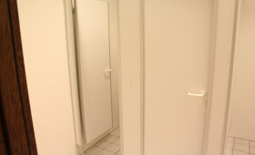 Achtjähriger auf Schultoilette missbraucht - Fahndung nach über 30 Jahren