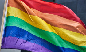 Goslar: Regenbogenfahne vor Schule abmontiert und angezündet
