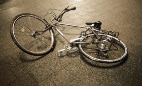 Braunschweig: E-Scooter und Fahrradfahrer stoßen zusammen