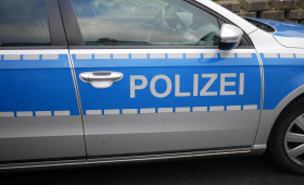 Unfallflucht in Hohegeiß: Roter Mini beschädigt