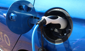 E-Ladesäulen an Mehrfamilienhäusern - Neue Förderung kommt