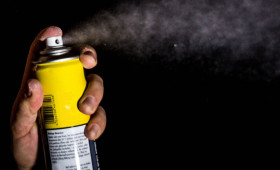 Kurz nach Gewahrsam: Graffiti auf mobile Polizeiwache Peine gesprüht