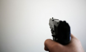 Bewaffneter Tankstellenraub: Polizei Wolfsburg fahndet nach Täter