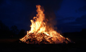 Abenteuerspielplätze in Wolfsburg starten mit Feuer ins Osterfest