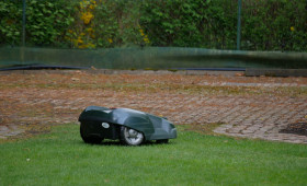 Igelschutz: Rat Salzgitter lehnt Nachtfahrverbot für Mähroboter ab