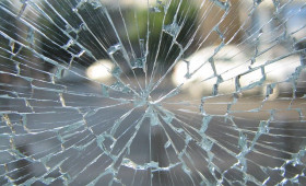 Goslar: Unbekannte schlagen Autoscheibe ein