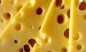 Achtung Fremdkörper: Hersteller ruft Käse zurück