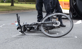 Wolfsburg: Schwerverletzter Radfahrer auf Radweg entdeckt