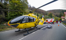 Schwerer Unfall mit fünf Verletzten - Rettungshubschrauber im Einsatz