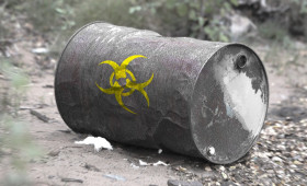 Durchsuchungen: Polizei findet in Schöppenstedt Fässer mit Chemikalien