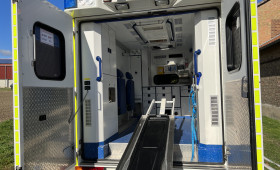 Rettungseinsatz in Adenstedt: Mann unter eigenem Auto eingeklemmt
