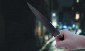 Kreis Peine: Mann mit Motorradhelm überfällt Tankstelle