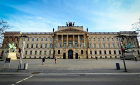 Braunschweig: Weihnachtsbaum vermisst - Darum bleibt der Schlossplatz leer