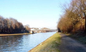 Braunschweig: Mann wirft Bake in Mittellandkanal - Frau fast getroffen