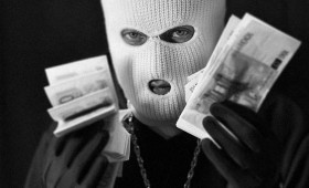 Kreis Helmstedt: Raubüberfall auf Tankstelle - Mitarbeiter (21) verletzt