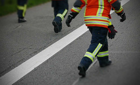 Peine: Gefahrgut-LKW auf der A2 fängt Feuer