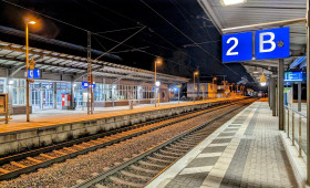 Kinderwagen von Zug überrollt - Aufregung am Bahnhof Peine