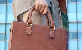 Helmstedt: Frau wird beim Spazierengehen Opfer von Handtaschenräubern