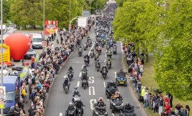 Motorradgedenkfahrt trifft Bikerparty am Salzgittersee