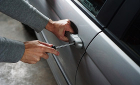 Salzgitter: Auto unter Carport gestohlen