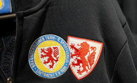 Streit um Eintracht Braunschweig-Shirt: 96-Fan stößt Rivalen ins Gleisbett
