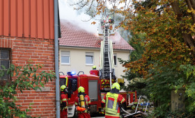 Dachstuhlbrand in Salzgitter: Einsatzkräfte stundenlang gefordert