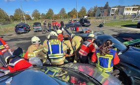 Feuerwehr und Rettungsdienste üben gemeinsam in Lehrte