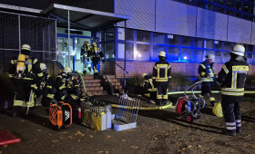 Feuer und Vermisste in der Oberschule: Feuerwehr Gifhorn probte Ernstfall
