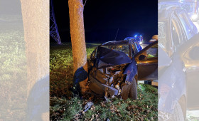 Unfall auf der K42: Autofahrerin kollidiert bei Päse mit Baum