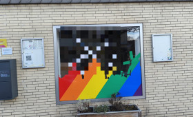 Gifhorn: Unbekannte kleben Hakenkreuz an Fenster von Jugendzentrum