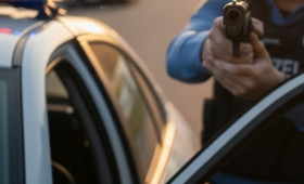 Griff zur Waffe: Wann darf die Polizei auf Menschen schießen?