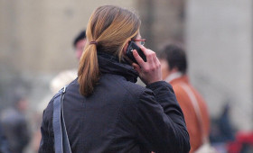 Telefon weiter beliebteste Methode für Neujahrsgrüße