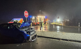 Unfall auf B244 bei Grasleben: Autos kollidieren an Kreuzung 