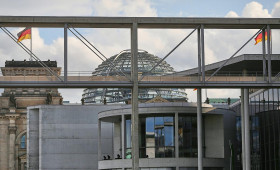 Vertrauen in den Staat sinkt weiter