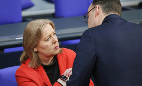 Krisenbewältigung: Spahn mahnt zu mehr Einheit im neuen Jahr