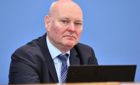 Wirtschaftsweiser hält Debatte um Rente für "komplett übertrieben"