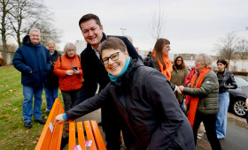 Braunschweig setzt Zeichen: Orangene Bänke als Symbol für Opferschutz