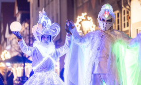 Märchenhafte Gestalten, Feuerkünstler und Zauberei in Peine