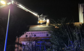 Schornsteinbrand in Schöningen: Feuerwehr rettet Bewohner und Katzen 