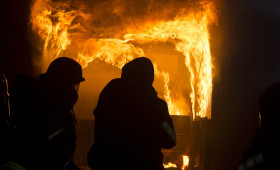 Wahrenholz: Scheunenbrand auf Vereinsgelände – Polizei sucht Zeugen