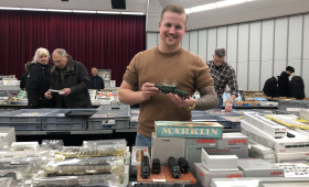 Bosse Schkat präsentiert ein Märklin Krokodil.
